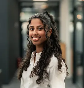 Deniz, teamlid van Zakelijkpostadres.nl